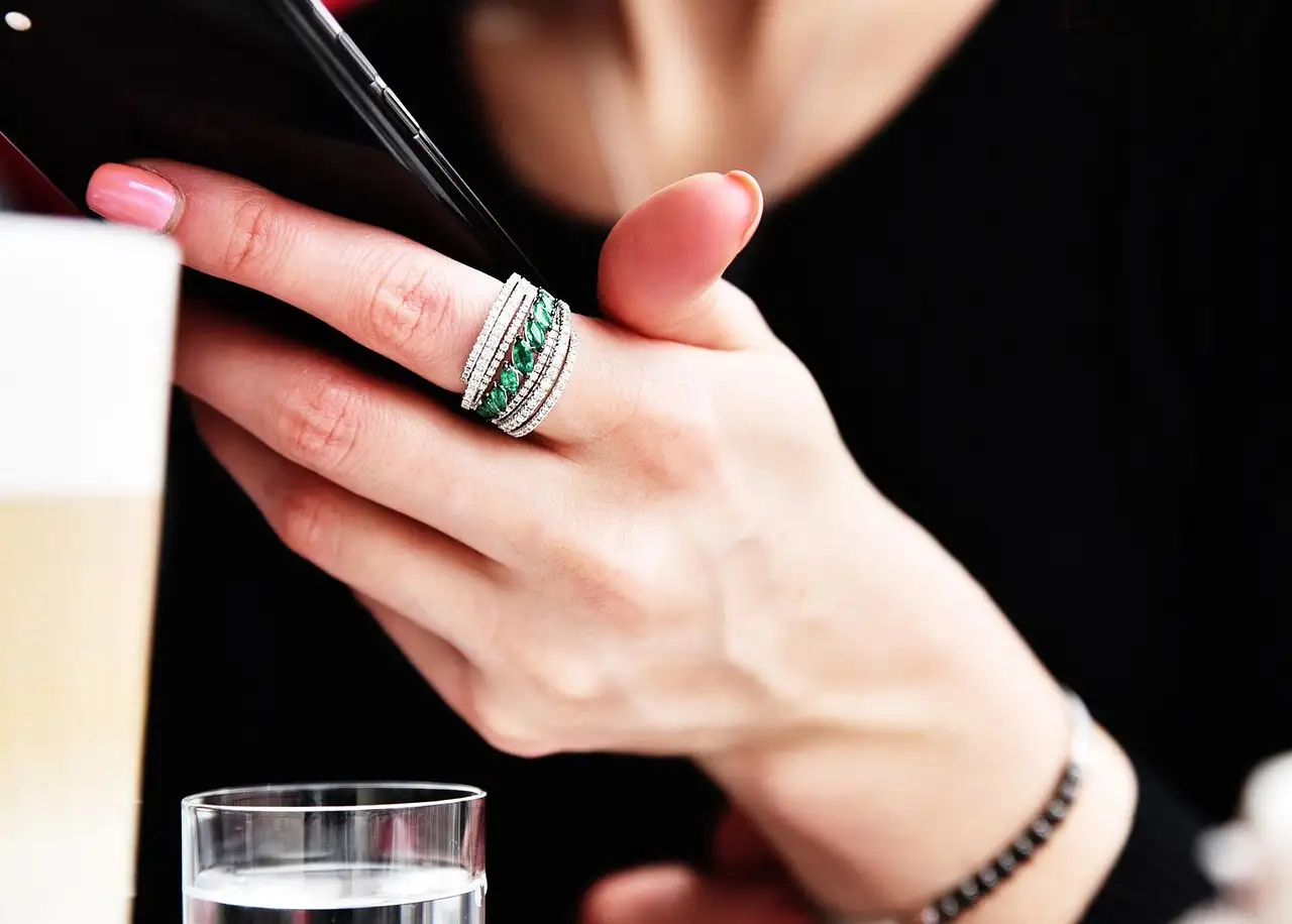 Bijoux Verts : Éclat Naturel et Tendance Sublime