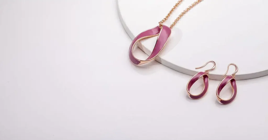 Bijoux Gravés Femme : Colliers et Bracelets Personnalisés