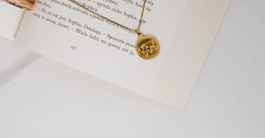 Collier avec breloques : Trouvez le pendentif parfait