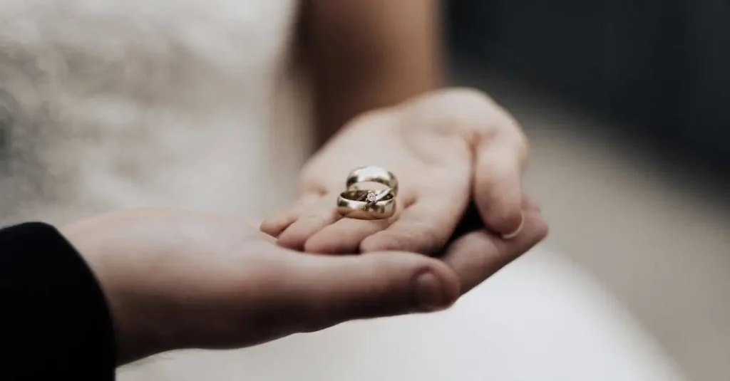 Histoire de la bague en or : symboles et traditions